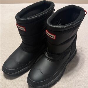 Hunter women’s snow boots!